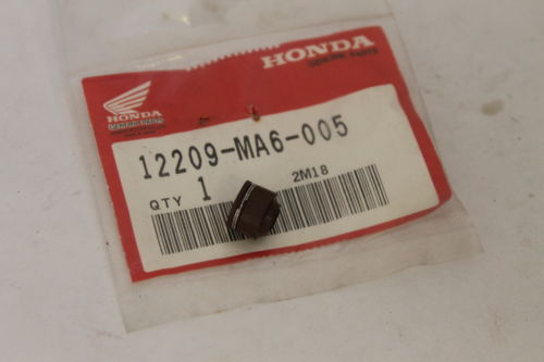 Honda Valve Stem Seal CBR1100 CBR1100XX VTR250  XL600R CBR600F ST1300A ST1300P ST1300PA  ARX1200 CH125 CH150 CH250 CN250 12209-MA6-005