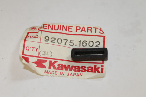 Kawasaki Cowling Damper ZX900 Ninja P/N 92075-1602