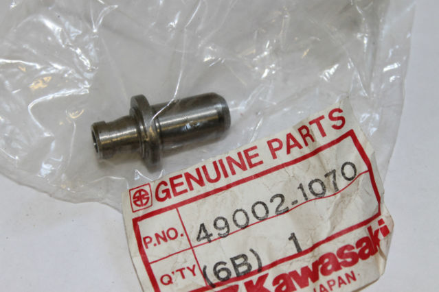 Kawasaki EX250 EL250 Ninja Eliminator inlet Valve Guide p/n 49002-1070