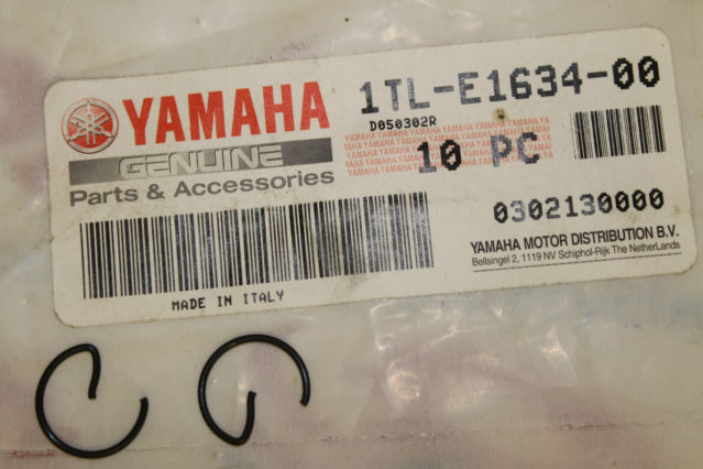 Yamaha DT50 TZR50 Piston Circlip x 2  1TL-E1634-00-00