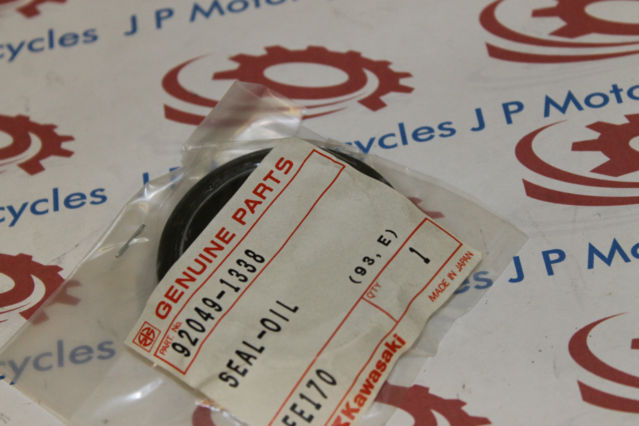 Kawasaki KX125 KX250 KX500 1990 Fork Outer Tube Oil Seal 92049-1338