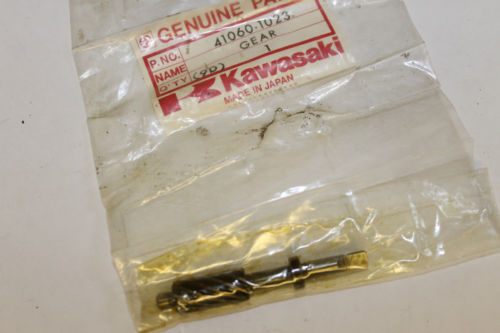 Kawasaki KZ1000 Speedo Pinion Drive Shaft 41060-1023