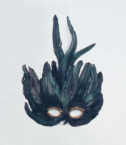 Black feather eye-mask