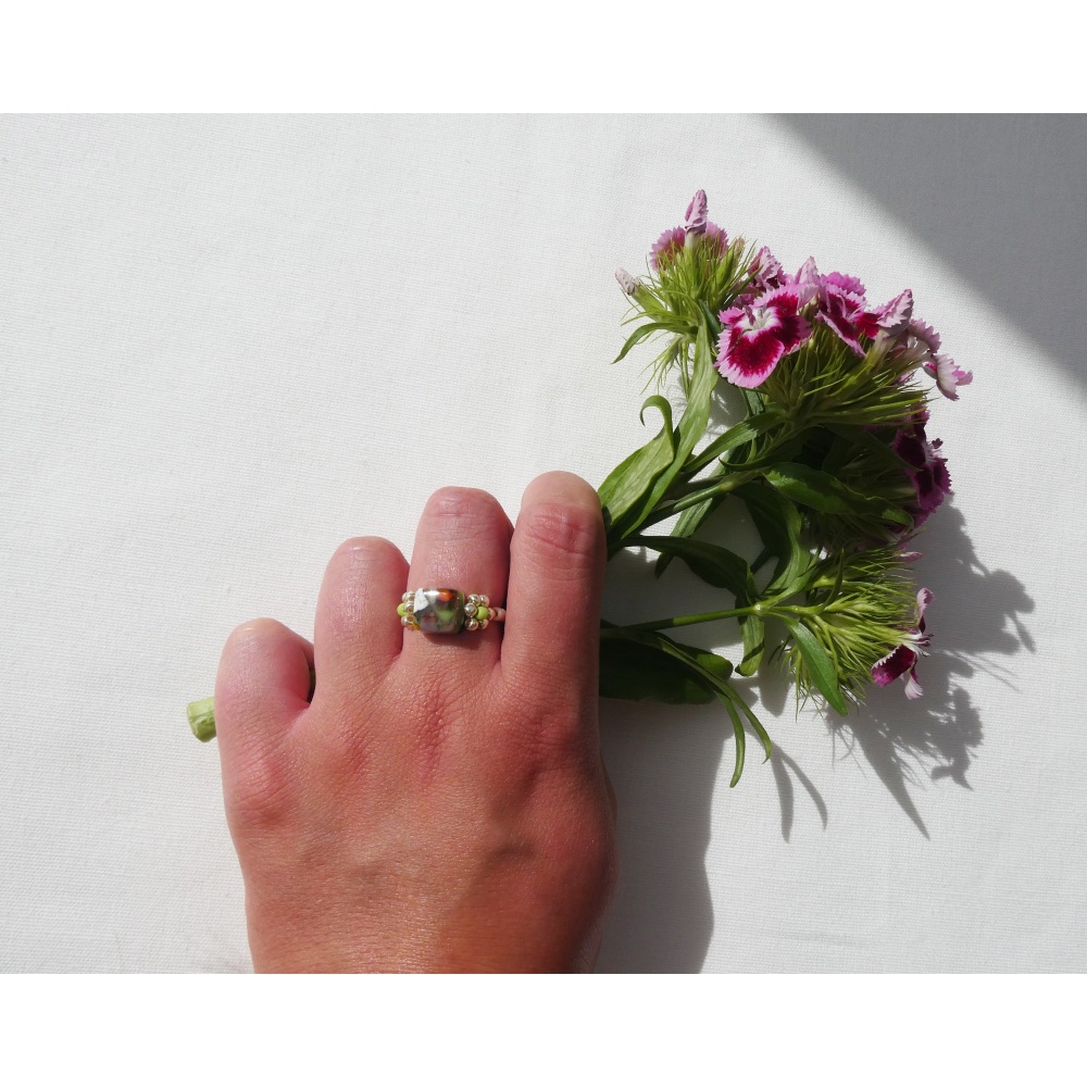 Simple Power Flower Ring in ivory