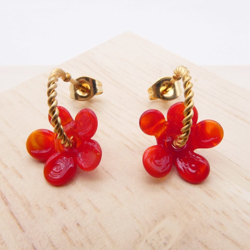 Small red Flower twisted hoop earrings
