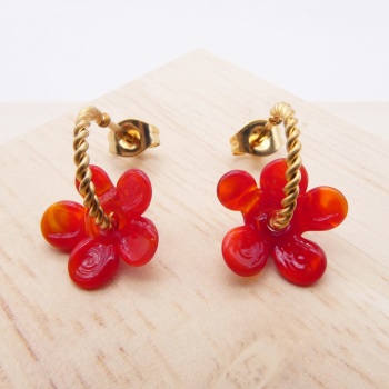 Small red  Flower twisted  hoop earrings-gold