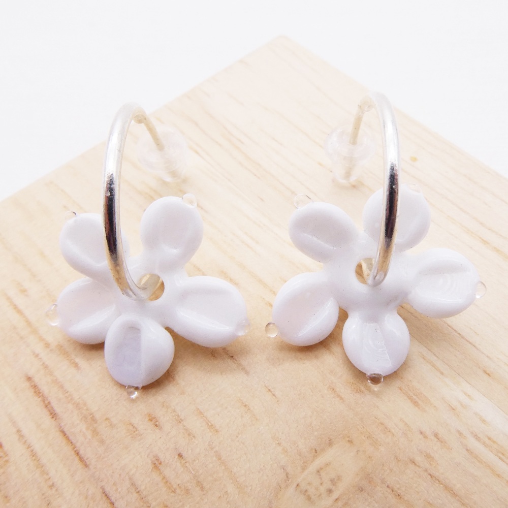 Medium white glass Flower hoop earrings-silver