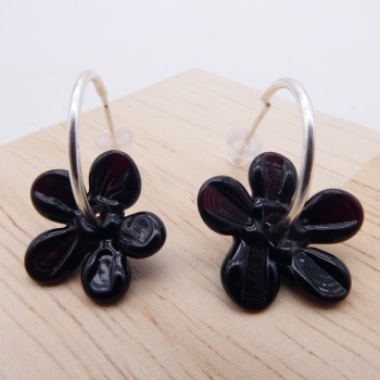 Medium Black glass Flower hoop earrings-silver