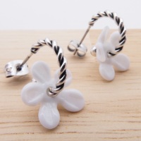 Small white Flower twisted  hoop earrings-silver