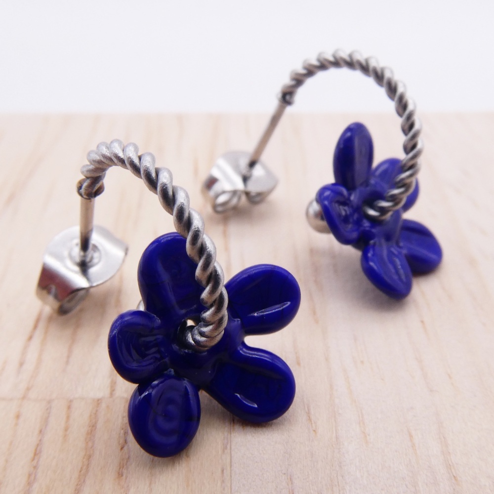 Small navy flower twisted hoops-silver