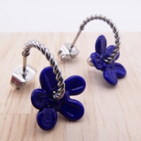 Small navy flower twisted hoops-silver