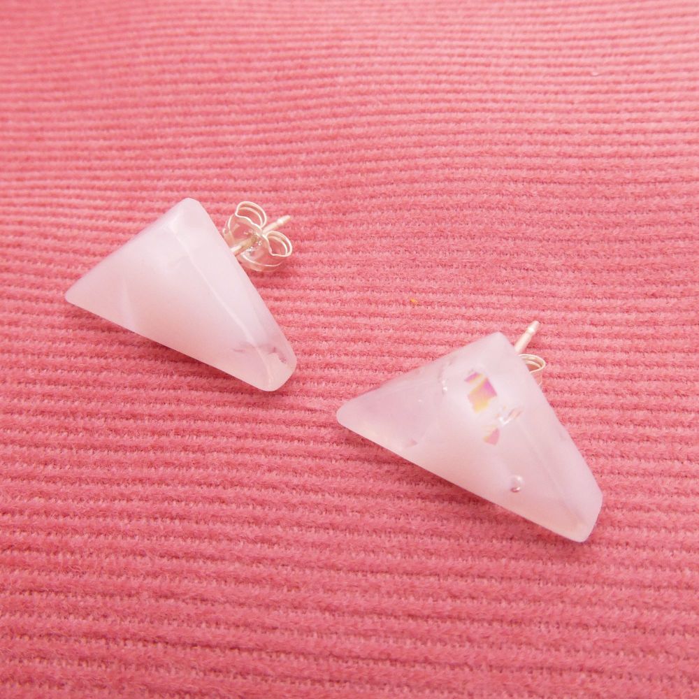 Multicoloured geo studs in white