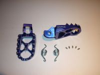 BLUE FACTORY EXTRA WIDE FOOT PEGS  (490)