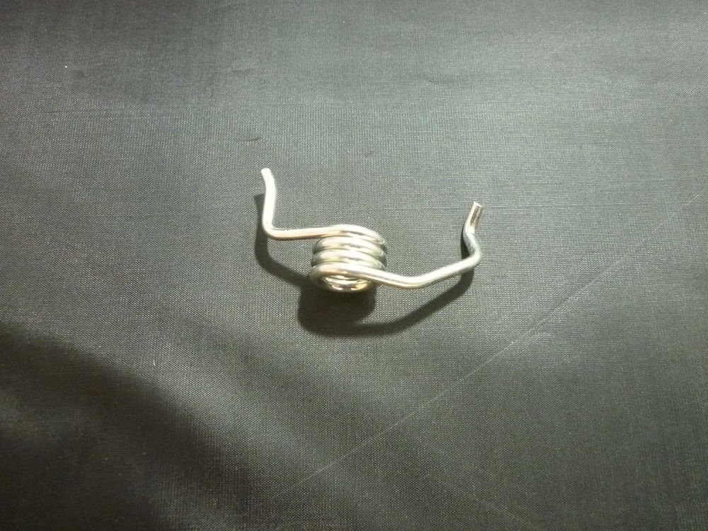 FOOT PEG SPRING RIGHT SIDE (607)