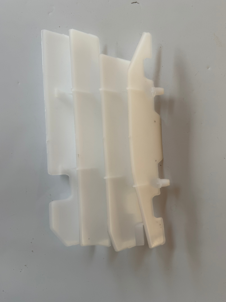 RIGHT SIDE RADIATOR GRILL (143)