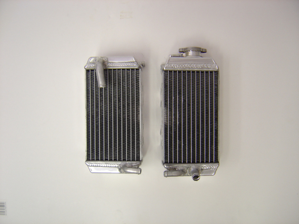 PAIR OF PERFORMANCE RADIATORS (MX002)