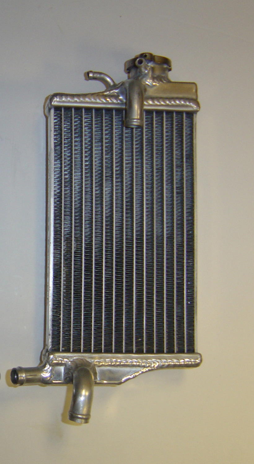 RIGHT SIDE PERFORMANCE RADIATOR (MX023A)