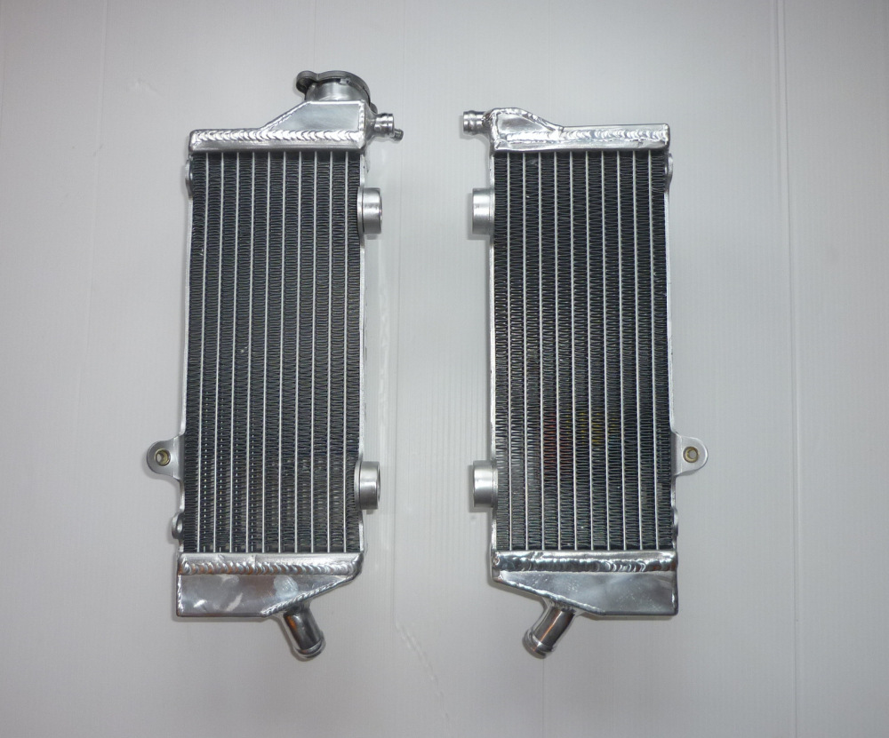 PAIR OF PERFORMANCE RADIATORS (MX034)
