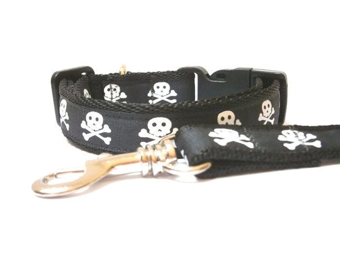 Skull & Crossbones Collar & Lead set - Choice Of Colours
