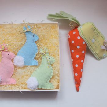 Hanging Bunny & Carrot with Tag