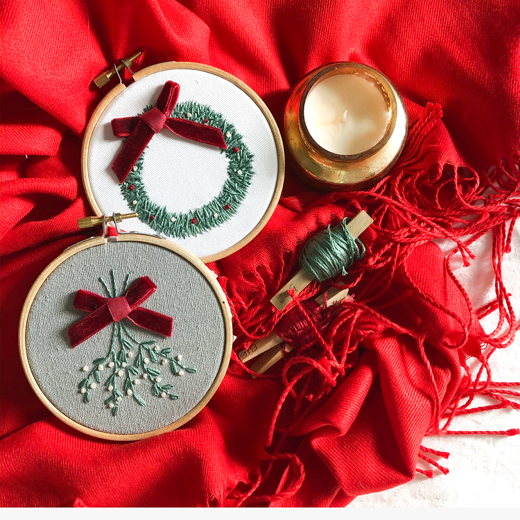 Mini Mistletoe Embroidery Hoop