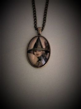HALLOWEEN !!!   Vintage Witch Necklace