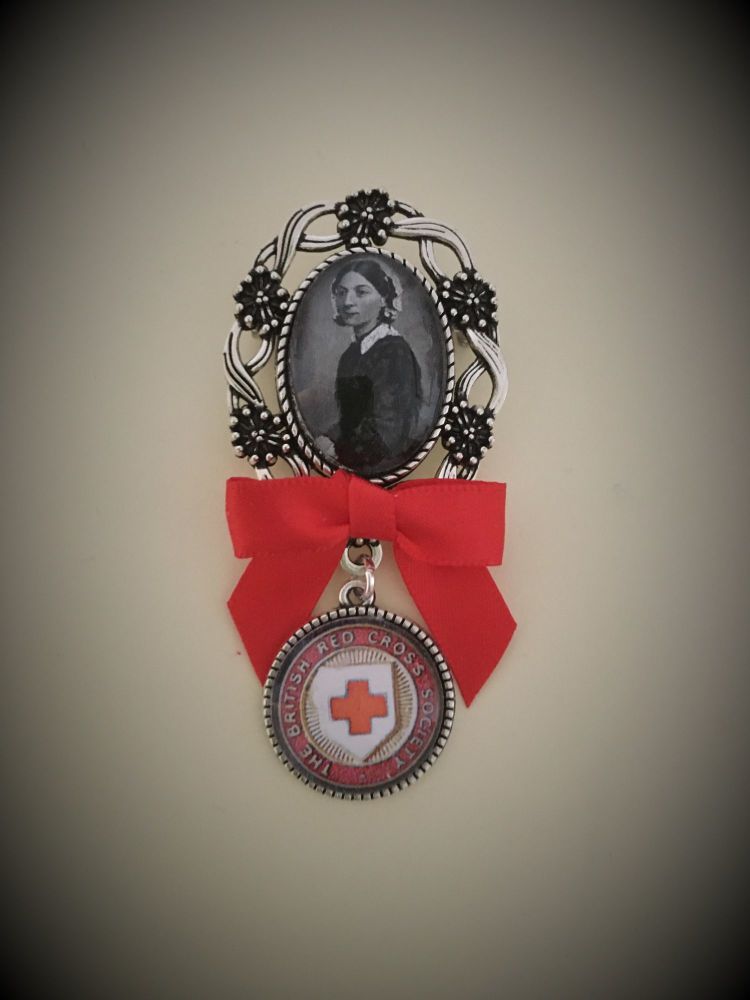 Vintage Florence Nightingale / Red Cross / Silvertone Nursing Brooch