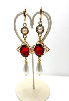 Queen's earrings - Tudor Court