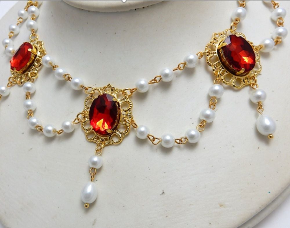 Tudor Queen Red Pearl Necklace