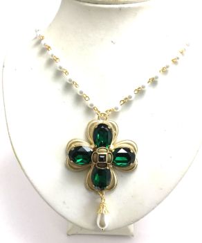 Tudor Quatre Foil necklace in different colours