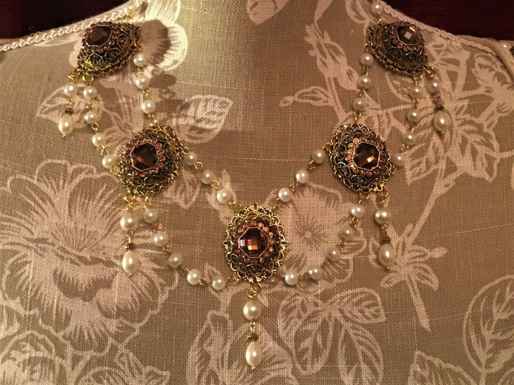 Golden Tudor pearl drop necklace