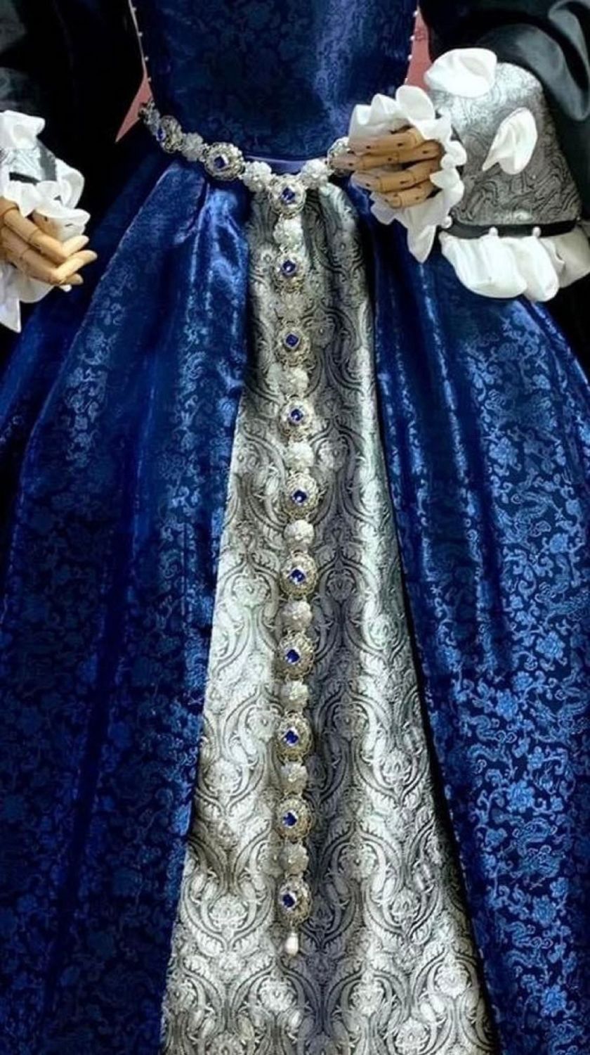 Royal Blue Tudor Rose Girdle Belt - Medieval Queen belt - Historical  reenactment - antique silver with sapphire blue crystal - renaissance