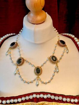 Aragon Tudor pearl drop necklace