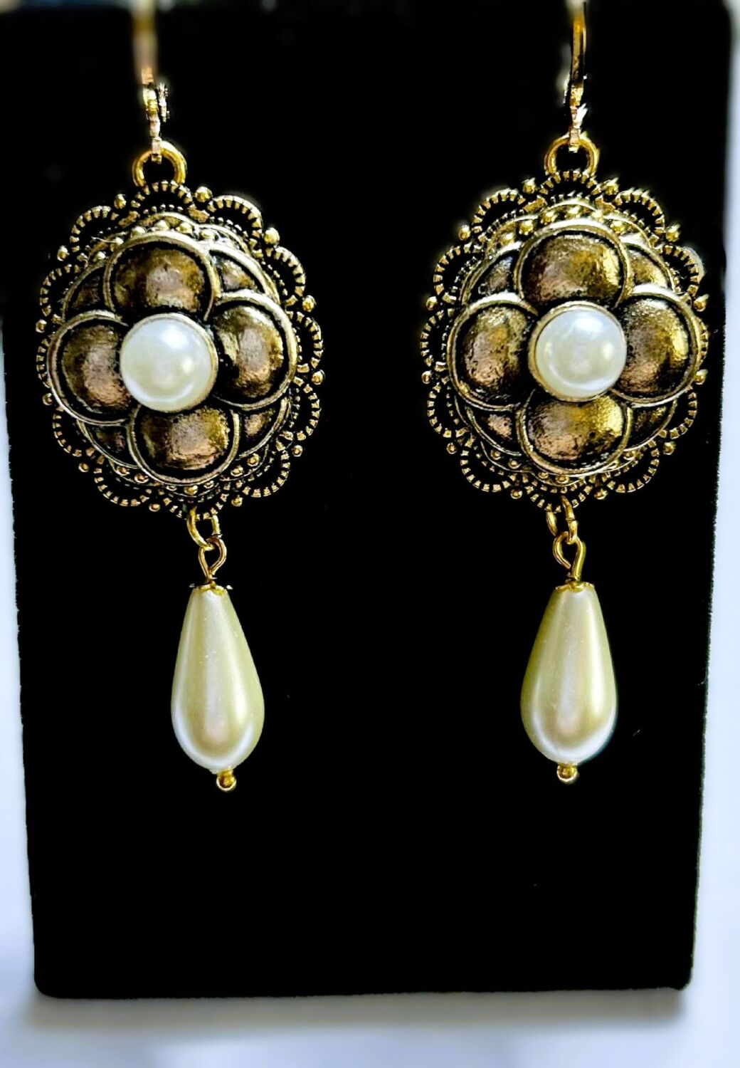 Medieval quatrefoil Earrings, antique gold with pearl