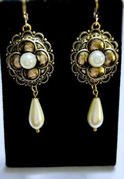 Medieval quatrefoil Earrings, antique gold with pearl