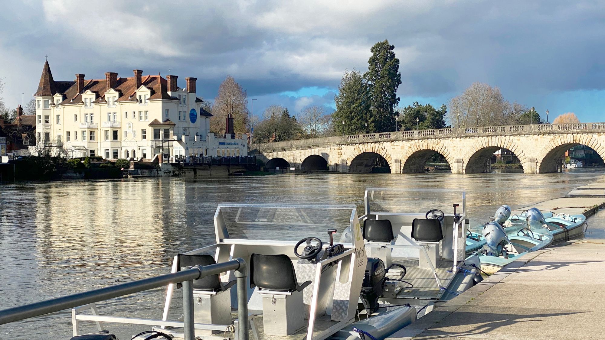 Bridge boat