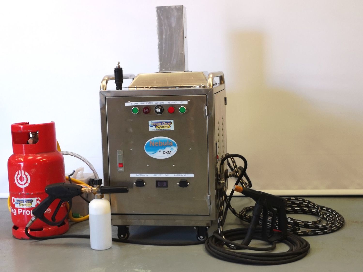 CAR CLEANING AND VALETING