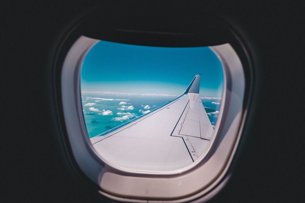 airplane-2588202_1280