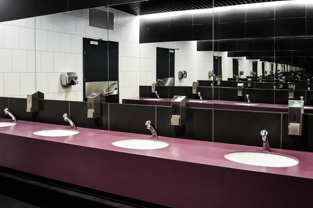 toilets-265275_1280-1