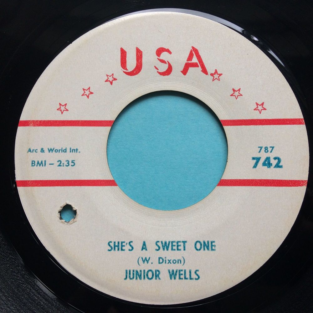 Junior Wells - She's a sweet one b/w While the cat's gone the mice will pla