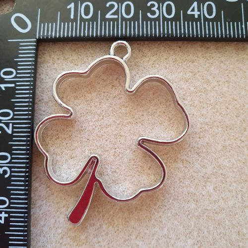 Clover Bezel Pendant