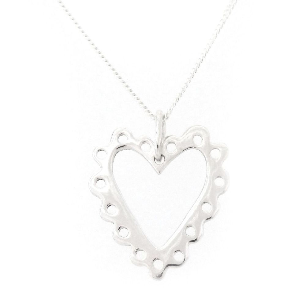Frilly heart pendant