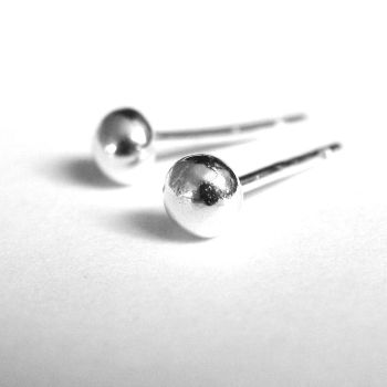 Large ball studs - 100% recycled silver.