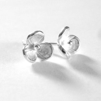Large daisy studs