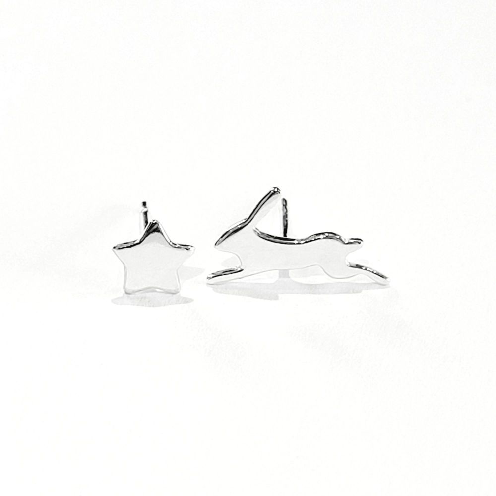 Star gazing hare stud earrings