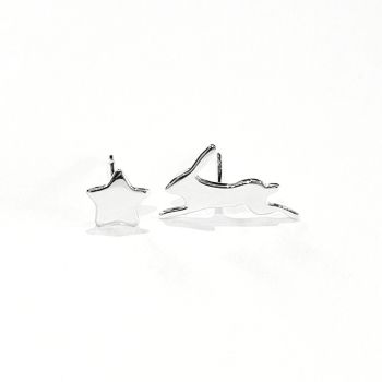 Star gazing hare stud earrings