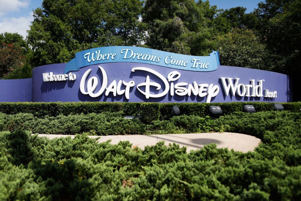Set of 6 Table Mats with all the Disney parks on