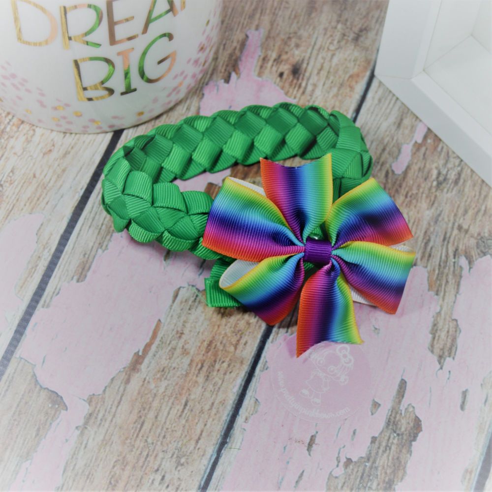 Medium Bun Wrap in Classic Green ~ With Rainbow Pinwheel Bow