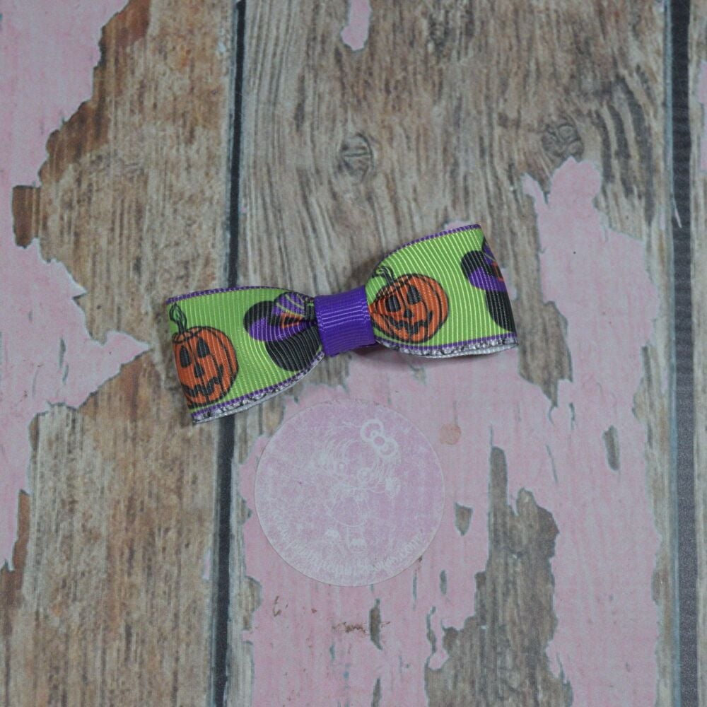 Minnie Bow - Mickey and pumpkins