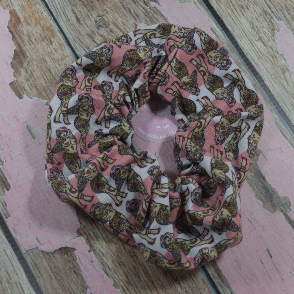 Medium Scrunchie - Pin up girls